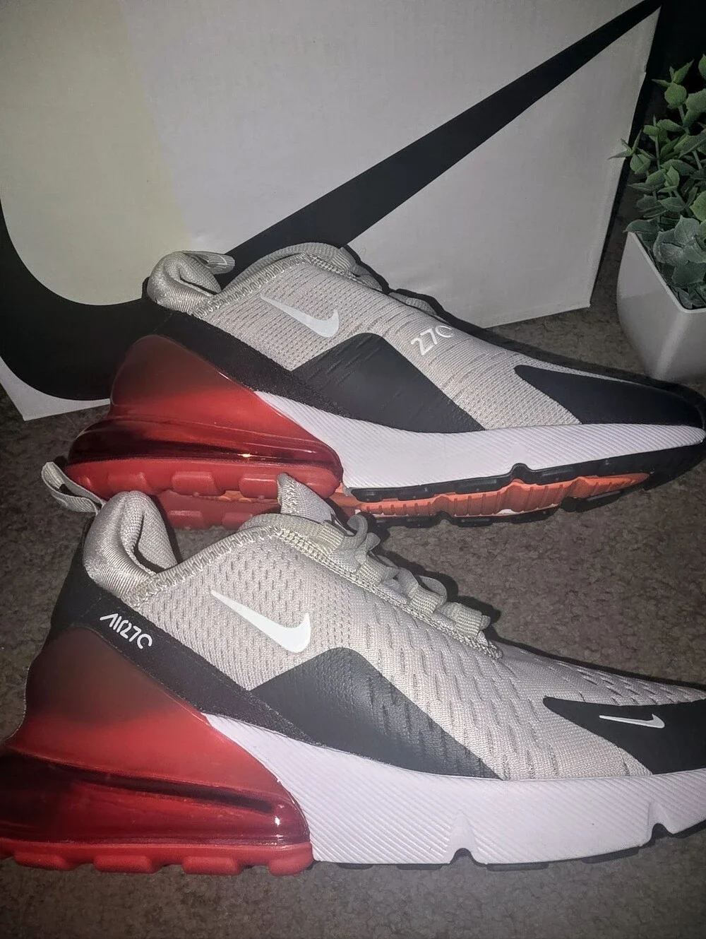 Brand NEW Nike Airmax 270 Sneakers